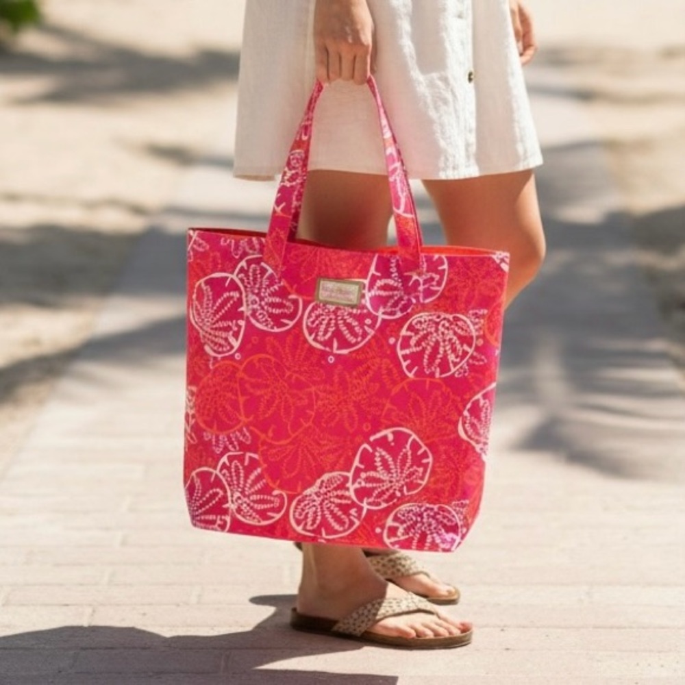 LILLY PULITZER for ESTEE LAUDER Chic Pink CanvasTote Bag with Sand Dollar Design
